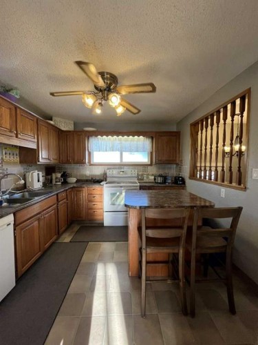 4915 57 Avenue, Taber, AB - Indoor Photo Showing Kitchen With Double Sink