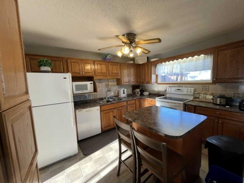 4915 57 Avenue, Taber, AB - Indoor Photo Showing Kitchen With Double Sink