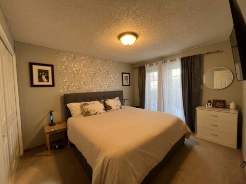 4915 57 Avenue, Taber, AB - Indoor Photo Showing Bedroom