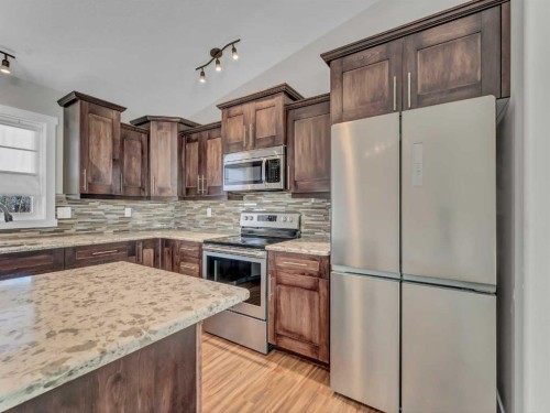 24 Upland Place West, Brooks, AB - Indoor Photo Showing Kitchen