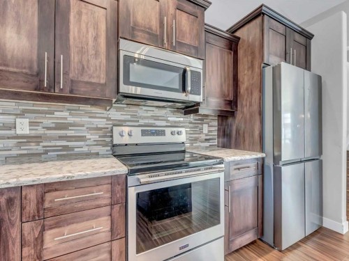 24 Upland Place West, Brooks, AB - Indoor Photo Showing Kitchen