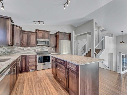 24 Upland Place West, Brooks, AB - Indoor Photo Showing Kitchen With Upgraded Kitchen
