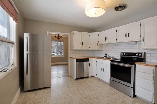 508 2 Avenue West, Brooks, AB - Indoor Photo Showing Kitchen