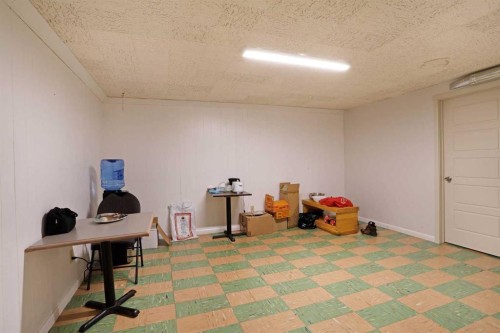 508 2 Avenue West, Brooks, AB - Indoor