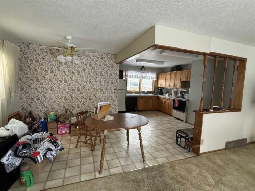 818 James Crescent, Hanna, AB - 