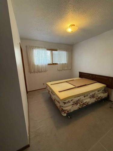 818 James Crescent, Hanna, AB - Indoor Photo Showing Other Room