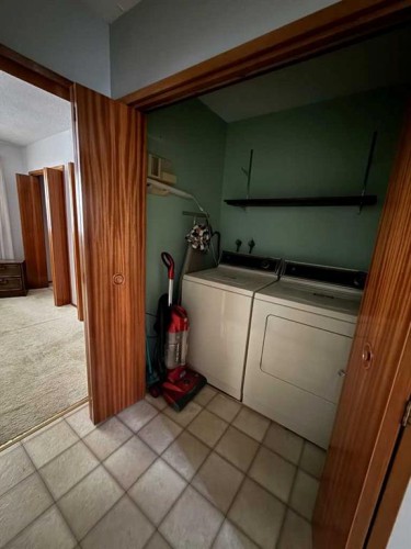 818 James Crescent, Hanna, AB - Indoor