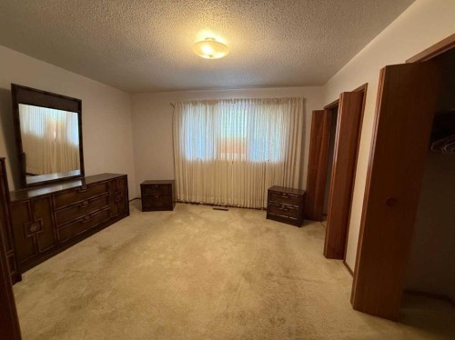 818 James Crescent, Hanna, AB - Indoor