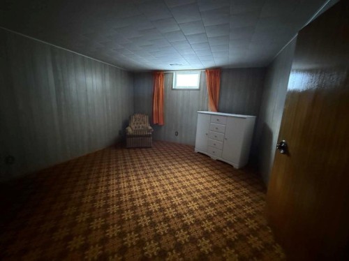 818 James Crescent, Hanna, AB - Indoor