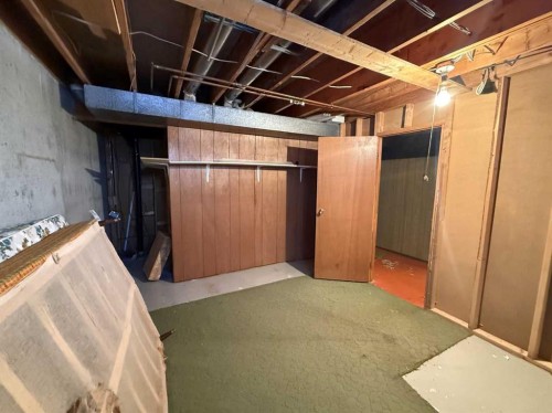 818 James Crescent, Hanna, AB - Indoor Photo Showing Basement