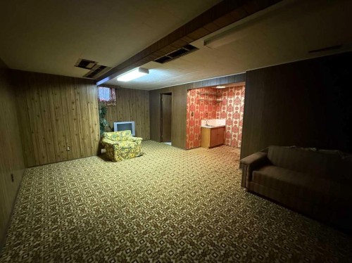 818 James Crescent, Hanna, AB - Indoor Photo Showing Other Room