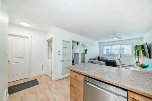 8-310 22 Avenue Sw, Calgary, AB - Indoor Photo Showing Kitchen