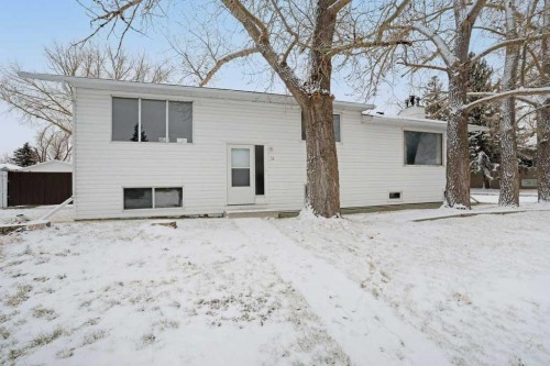 24 Beamish Park Drive EAST Brooks, AB T1R 0K1