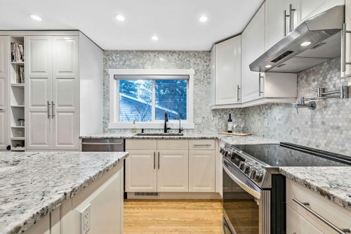 269 Windermere Road Sw, Calgary, AB - Indoor Photo Showing Kitchen With Upgraded Kitchen