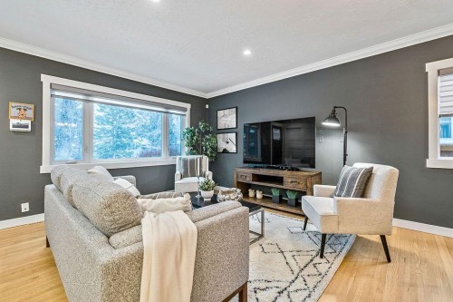 269 Windermere Road Sw, Calgary, AB - Indoor Photo Showing Living Room
