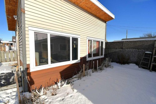 135 21 Street, Fort Macleod, AB - Outdoor With Exterior