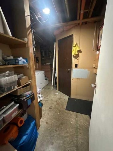 608 7 Avenue West, Hanna, AB - Indoor