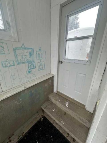 608 7 Avenue West, Hanna, AB - Indoor Photo Showing Other Room