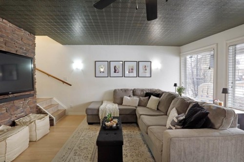 87 White Pelican View, Lake Newell Resort, AB - Indoor Photo Showing Living Room