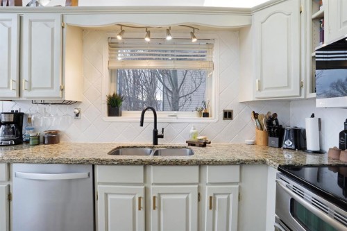 87 White Pelican View, Lake Newell Resort, AB - Indoor Photo Showing Kitchen With Double Sink With Upgraded Kitchen