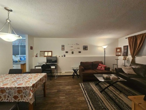 102-6108 53 Street, Olds, AB - Indoor Photo Showing Living Room