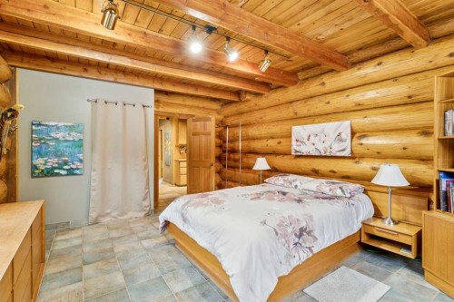 5544 Township Road 302, Rural Mountain View County, AB - Indoor Photo Showing Bedroom