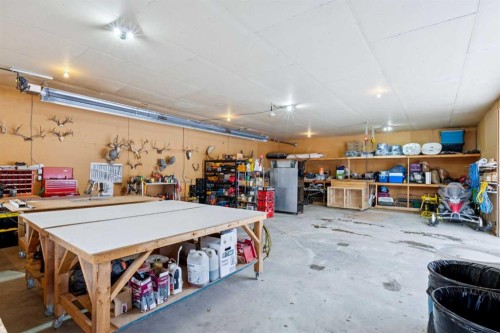 5544 Township Road 302, Rural Mountain View County, AB - Indoor Photo Showing Garage