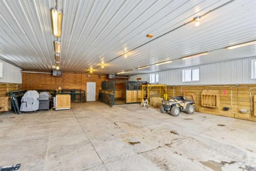 5544 Township Road 302, Rural Mountain View County, AB - Indoor Photo Showing Garage