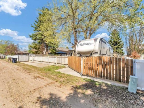 79 Fairview Way East, Brooks, AB - Outdoor