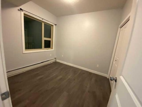 25-330 2 Street West, Brooks, AB - Indoor Photo Showing Other Room