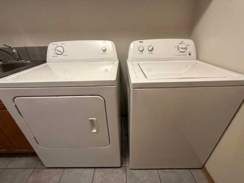 101 Wilkins Place, Hanna, AB - Indoor Photo Showing Laundry Room