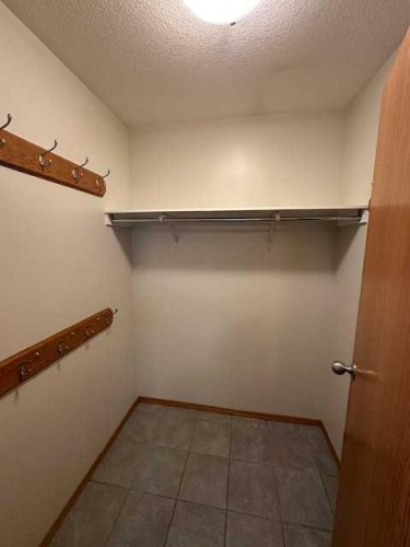 101 Wilkins Place, Hanna, AB - Indoor With Storage