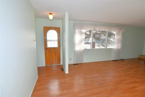 204 2 Avenue, Bassano, AB - Indoor Photo Showing Other Room