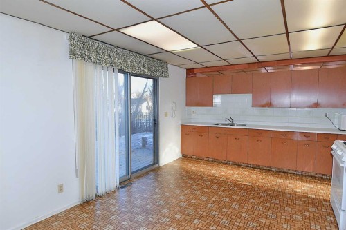 204 2 Avenue, Bassano, AB - Indoor Photo Showing Kitchen With Double Sink