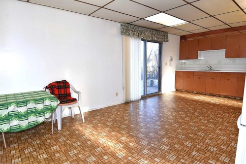 204 2 Avenue, Bassano, AB - Indoor Photo Showing Kitchen