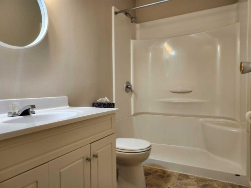 75 Hunts Crescent, Drumheller, AB - Indoor Photo Showing Bathroom