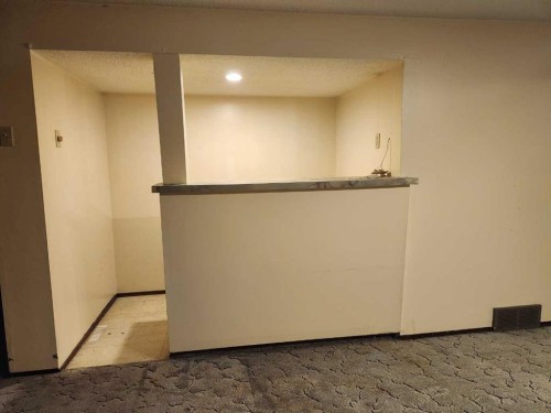 75 Hunts Crescent, Drumheller, AB - Indoor Photo Showing Other Room