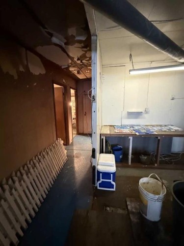 409 6 Avenue West, Hanna, AB - Indoor