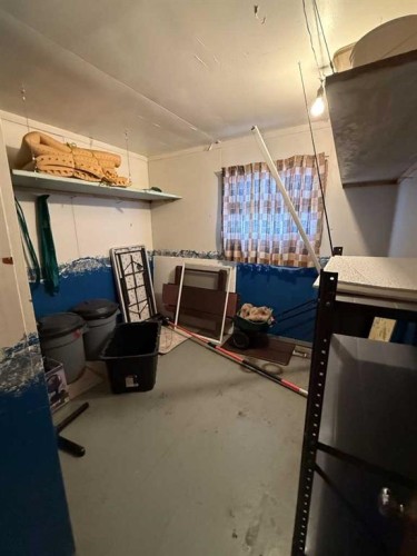 409 6 Avenue West, Hanna, AB - Indoor