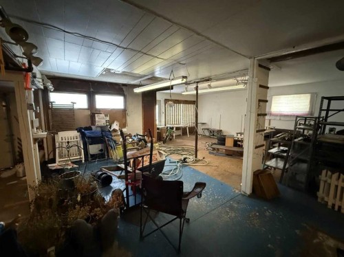 409 6 Avenue West, Hanna, AB - Indoor