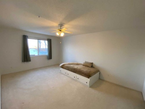 103-680 Cassils Road West, Brooks, AB - Indoor Photo Showing Other Room