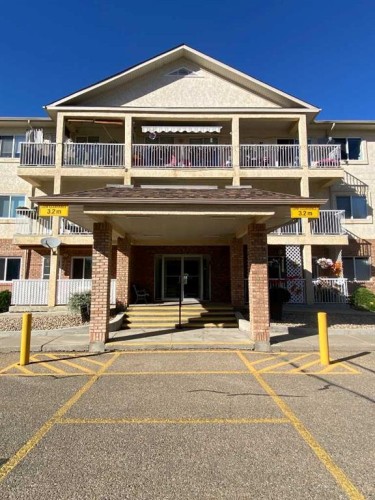 103-680 Cassils Road West, Brooks, AB - Outdoor