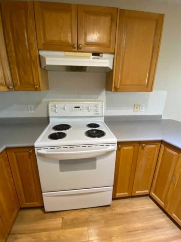 103-680 Cassils Road West, Brooks, AB - Indoor Photo Showing Kitchen