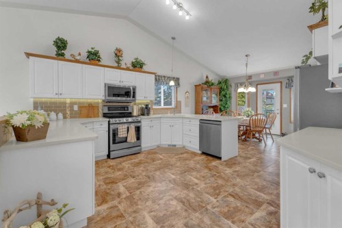 18 Asmundsen Close, Red Deer, AB - Indoor Photo Showing Kitchen