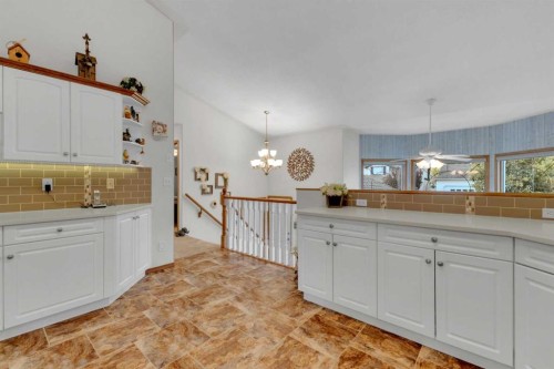 18 Asmundsen Close, Red Deer, AB - Indoor Photo Showing Kitchen