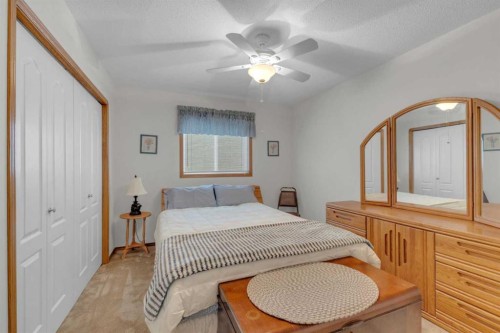 18 Asmundsen Close, Red Deer, AB - Indoor Photo Showing Bedroom