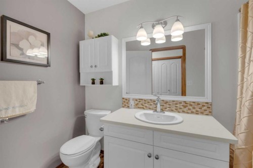 18 Asmundsen Close, Red Deer, AB - Indoor Photo Showing Bathroom