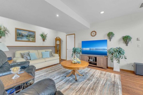 18 Asmundsen Close, Red Deer, AB - Indoor Photo Showing Living Room