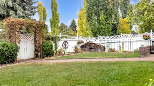 18 Asmundsen Close, Red Deer, AB - Outdoor