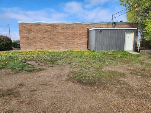 208 Railway Avenue East, Drumheller, AB 